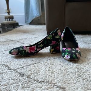 Sesto Meucci canvas floral pumps. Very gently worn. Size 8.